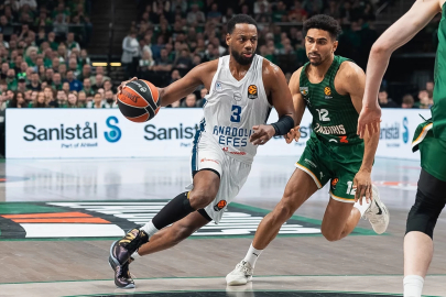 Anadolu Efes hayata döndü! 8 maç sonra gelen farklı galibiyet