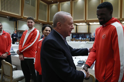 Bakan Bak, milli basketbolcular Alperen Şengün ve Adem Bona'ya destek istedi