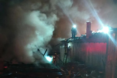 Bursa'da iki katlı ev alevlere teslim oldu!