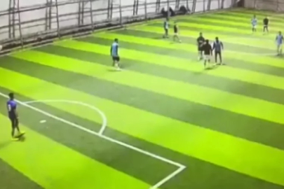 Halı sahadaki tekme tokatlı kavga kamerada