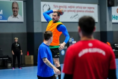 Nilüfer Belediyespor hentbolda zirve yürüyüşünü sürdürüyor