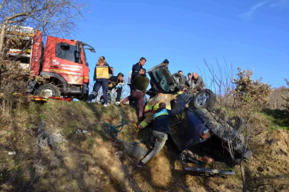 Şarampole uçan otomobilin sürücüsü yaralandı