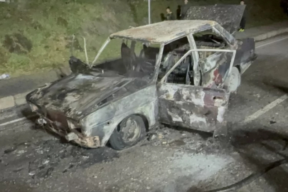 Seyir halindeki otomobil alev alev yandı