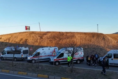 Üç servis aracı zincirleme kaza yaptı! Çok sayıda yaralı var...