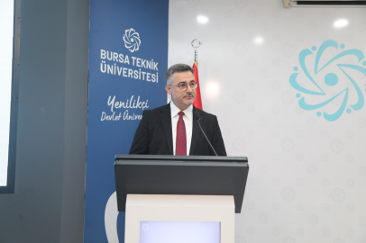 BTÜ’de yapay zekâ sempozyumu: Gelişen yapay zekâ değil insan zekâsıdır