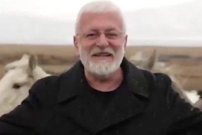 Onur Akın'a klip çekimleri sırasında at çarptı! Az kalsın nalları ben dikiyordum