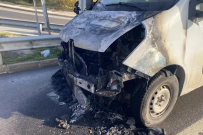 Bursa'da yük taşıyan minibüs alevlere teslim oldu!