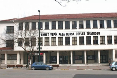 Bursa Devlet Tiyatrosu'nda 'Süt Kardeşler' sahnelendi