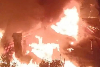 Ordu'da 2 katlı ahşap ev yandı