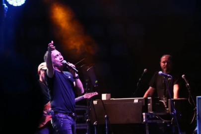 Rize'de "Yaşayan Miras Şöleni"nde şarkıcı Kıraç sahne aldı