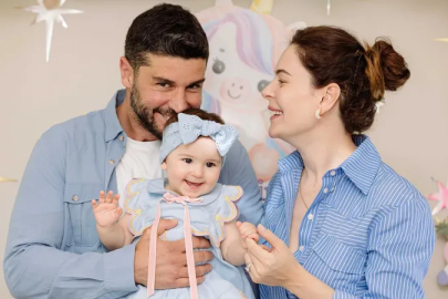 Berk Oktay ve eşi Yıldız Çağrı Atiksoy tatilde! Aşk tazelediler