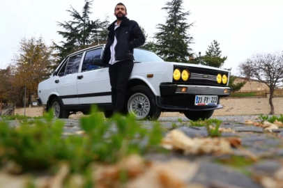 Böyle araba sevgisi görülmedi! Araca binmenin kuralları bile var