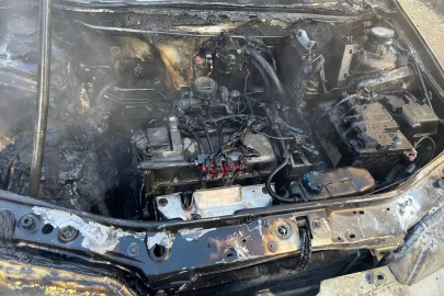 KARS'ta Trafikte Alev Alan Otomobil İtfaiye Tarafından Söndürüldü