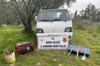 Bursa'da jandarmadan ormanlık alanda kaçak kazıya suçüstü!