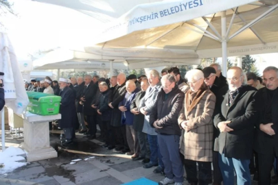 67 yıllık eşinin cenaze namazını kıldırdı! Eski Diyanet Başkanı Nursaçan'ın duygusal anları...