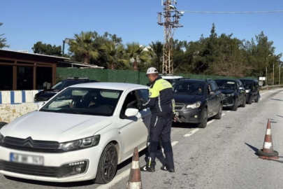 Akın akın geliyorlar! Turistik ilçeye yılbaşı öncesinde 10 bin araç giriş yaptı