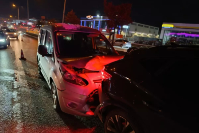 Bursa'da hafif ticari araç ile cip çarpıştı: 3 yaralı