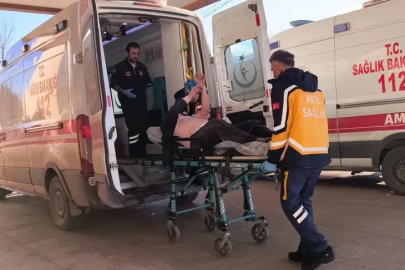 Bursa'da otomobile binen çocuklara saniyeler sonra minibüs çarptı