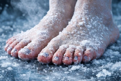 Buz kesen ayakların sebebine bakın! Eğer ısınmıyorsa...