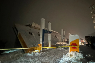 Hakkari'de akaryakıt istasyonunda korku dolu anlar! Çatının çökmesi sonucu 8 kişi yaralandı