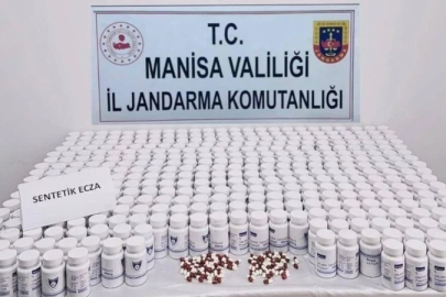 Manisa'da otoyolda durdurulan araçtan on binlerce hap çıktı