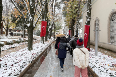 Tophane'de yoğunluk! Kar manzarası mest etti...