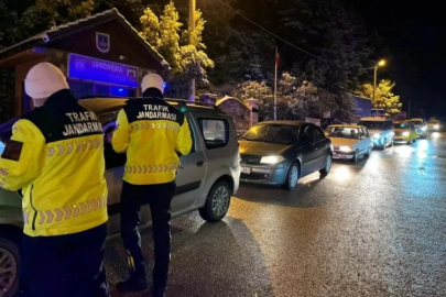 Uludağ yolunda yılbaşı mesaisi: Uzun kuyruklar oluştu...