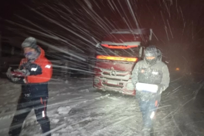 Kardan dolayı mahsur kalanlara kumanya desteği