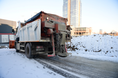 Osmangazi Belediyesi Ekipleri Tuzlama Çalışmalarını Sürdürüyor