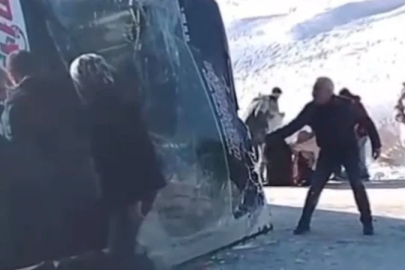 Ardahan'dan gelen yolcu otobüsü Susuz'da devrildi: 17 yaralı