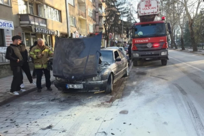 Bursa'da seyir halindeki otomobil yandı!