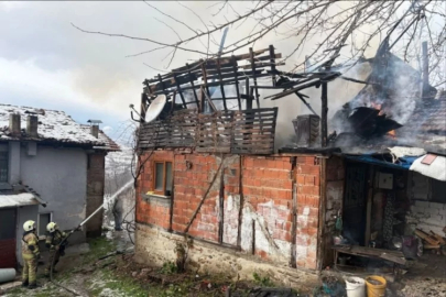 Bursa'da yangın! Küle döndü...