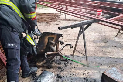 Isınmak için kovaya atılan tiner patladı, itfaiyenin hızlı müdahalesi faciayı önledi