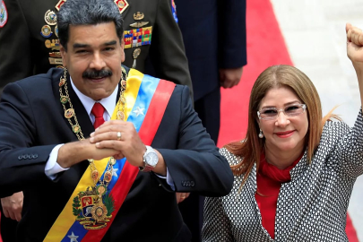 Son dakika... Venezuela'da hava saldırısı! ABD basını: Emri Trump verdi