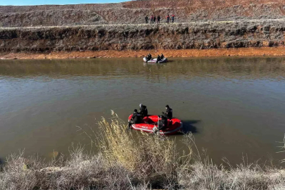 Sulama kanalında kaybolan sürücü aranıyor