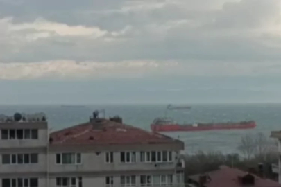 Sürüklenen yakıt tankeri kıyıya 30 metre kala durabildi: O anlar kamerada