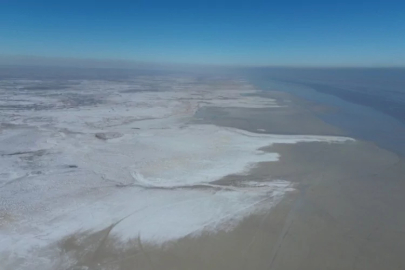 Kar ve yağmur yağışı Tuz Gölü'nü umutlandırdı