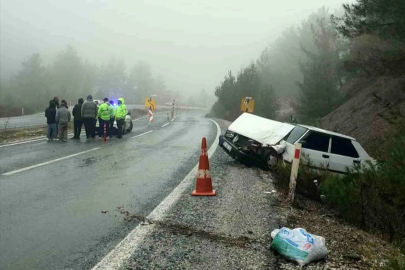 Otobüs ile Tofaş otomobil çarpıştı