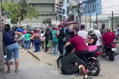 Venezuela'da Maduro'ya yapılan darbe sonrası büyük panik! Marketlere akın ettiler...