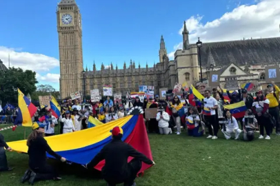 Venezuela saldırısı Trump'a pahalıya patladı! Kendi ülkesinde de binler yürüdü