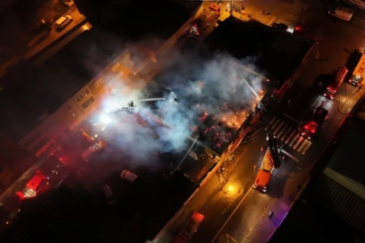 İki katlı binada korkutan yangın! Ekipler seferber oldu