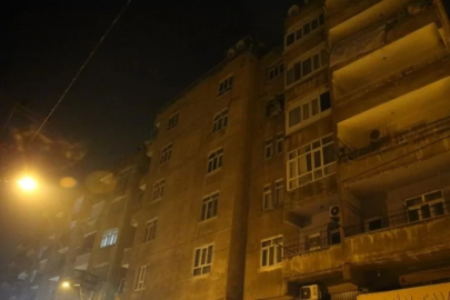 Kolonları patlayan binada büyük panik! Onlarca kişi tahliye edildi...