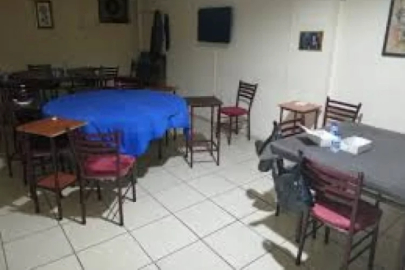 Kahvehane çıkışında tekme tokat birbirine girdiler