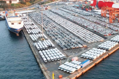 Sıfır araçlar limanı kapladı! Uzmanlardan dikkat çeken yorum...