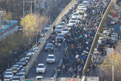 İran'da protestolar birçok kentte sürüyor