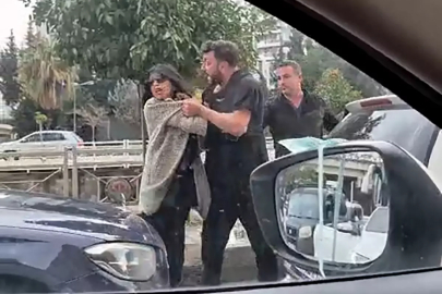 Boşanma aşamasındaki eşini trafikte darbedip, aracına çarptı