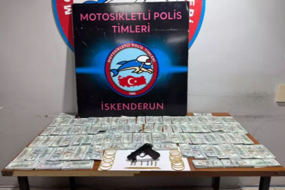 Hatay'da durdurulan araçtan sahte 1 milyon dolar çıktı; 3 gözaltı