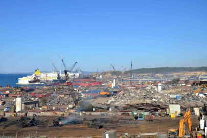 Aliağa Gemi Söküm Bölgesi'nde iş kazası: 1 işçi hayatını kaybetti
