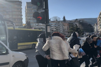 Bursa'da şiddetli lodos: Vatandaşlar zor anlar yaşadı...