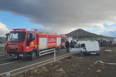 Konya'da iki otomobilin çarpıştığı kazada 1 kişi öldü, 1 kişi yaralandı